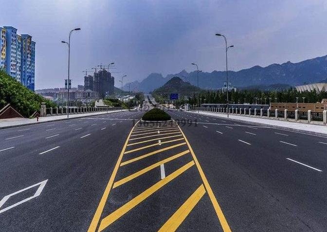 鎮(zhèn)江道路劃線，鎮(zhèn)江道路劃線施工單位？飛揚(yáng)市政專業(yè)可靠！