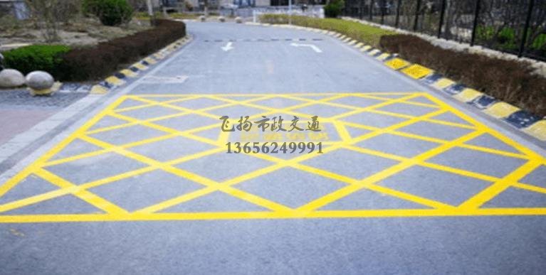 蘇州小區(qū)道路消防車通道劃線標(biāo)準(zhǔn)化示意圖，停車場消防車通道的設(shè)計規(guī)定要求？